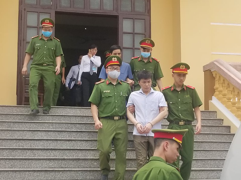 nhan tien ty de nang diem thi nhung chi nghi la sai quy che hinh 1