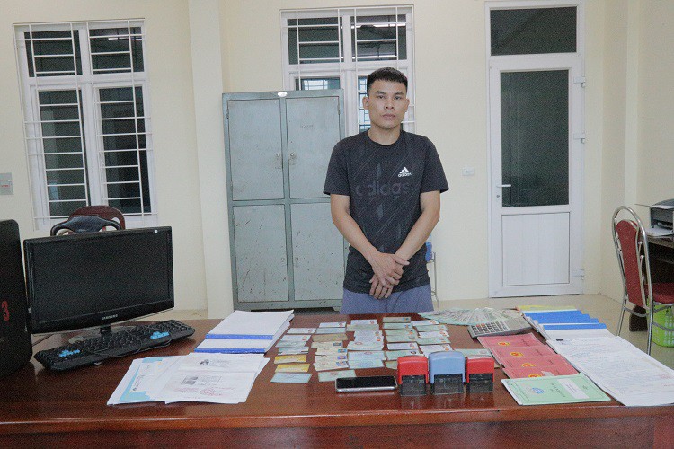 bat doi tuong cho vay lai nang nup bong cua hang mua ban xe may hinh 1