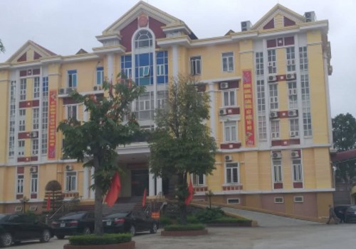 thanh hoa: bat qua tang pho chu tich ubnd huyen danh bac hinh 1