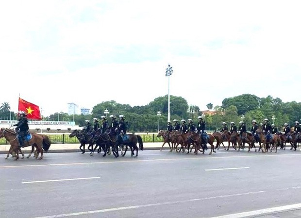 hom nay, cscd ky binh dieu hanh truoc lang bac va nha quoc hoi hinh 4