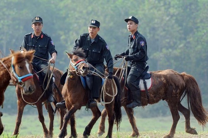 hom nay, cscd ky binh dieu hanh truoc lang bac va nha quoc hoi hinh 7