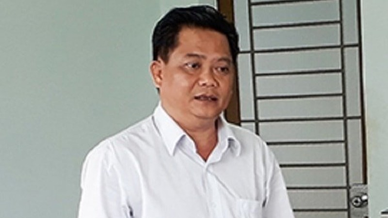 pho bi thu huyen bi dieu chuyen cong tac vi gian lan bang cap hinh 1