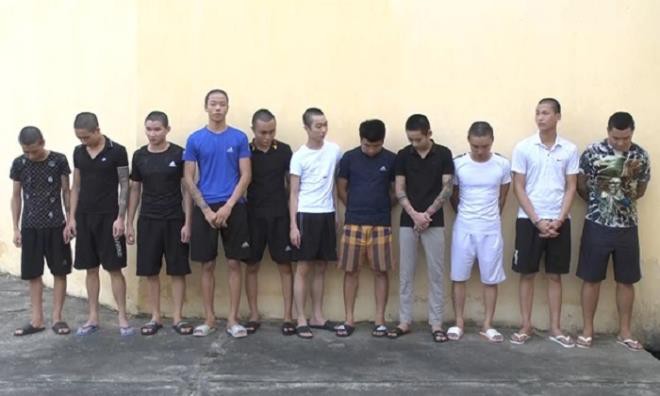 11 thanh nien dan tran au da trong dem o thanh hoa hinh 1