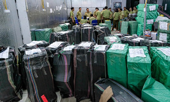 bat lo hang "khung" o lao cai:co the xu ly hinh su neu buon ban hang gia hinh 1