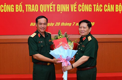 cong bo, trao quyet dinh bo nhiem 3 thu truong bo quoc phong hinh 2
