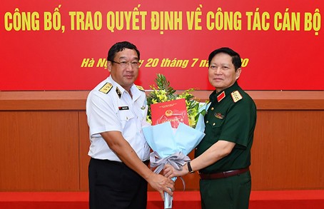 cong bo, trao quyet dinh bo nhiem 3 thu truong bo quoc phong hinh 3