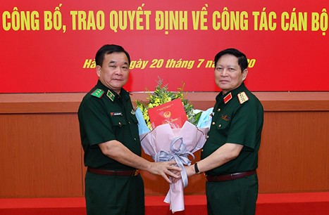 cong bo, trao quyet dinh bo nhiem 3 thu truong bo quoc phong hinh 4