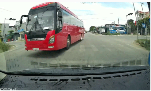 chan o to cho 2 nguoi khach trung quoc tu ha noi vao nam hinh 1