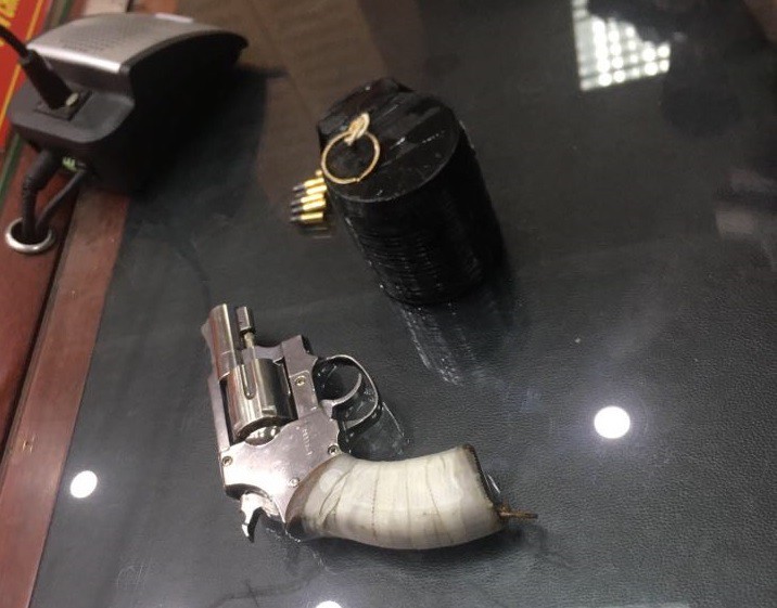 tu vu cuop ngan hang, lo ngai vu khi nong troi noi hinh 2