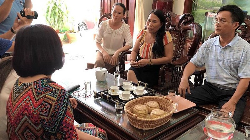 dai dien webtretho den tan nha xin loi gia dinh liet si duong van bac hinh 1