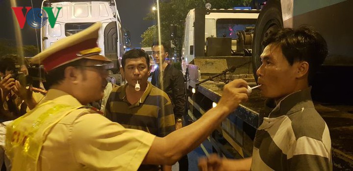 uong bao nhieu ruou lai xe o to thi bi xu phat 40 trieu dong? hinh 1