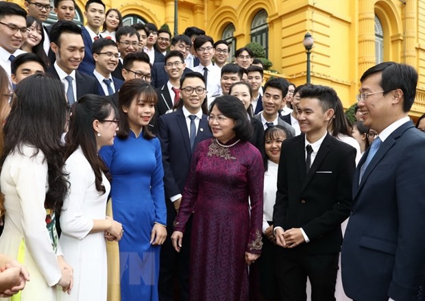 pho chu tich nuoc gap mat doan dai bieu sinh vien tieu bieu nam 2019 hinh 1