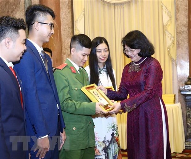 pho chu tich nuoc gap mat doan dai bieu sinh vien tieu bieu nam 2019 hinh 2