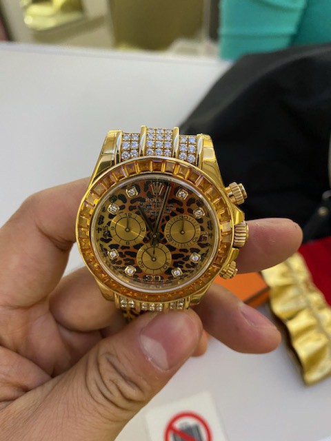 tiep vien hang khong tra lai nhan kim cuong, dong ho rolex cho khach hinh 3