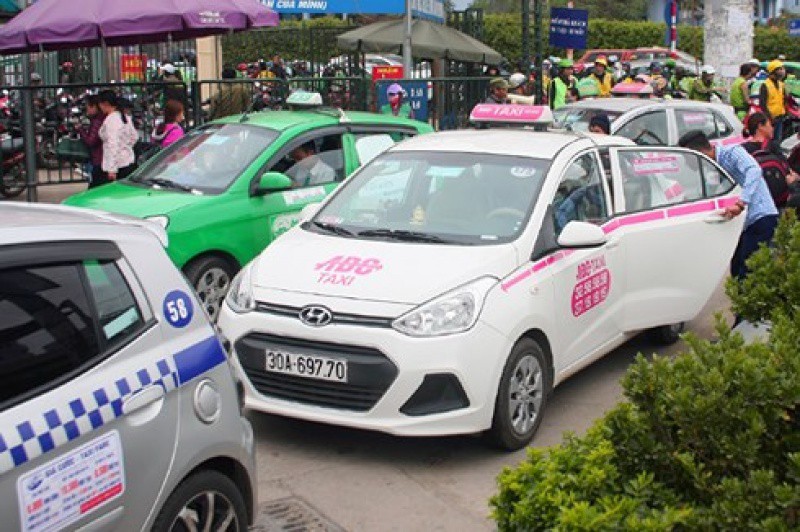 taxi truyen thong co the gan "mao" hoac dan phu hieu nhu xe cong nghe hinh 1