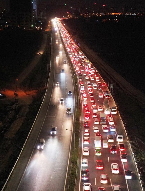 tram thu phi phap van xe o to un dai ca km, nha dau tu quyet khong xa tram hinh 2