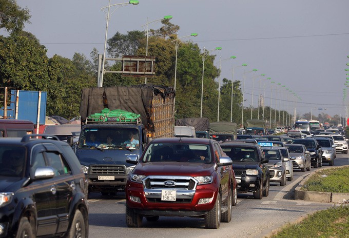 tram thu phi phap van xe o to un dai ca km, nha dau tu quyet khong xa tram hinh 3