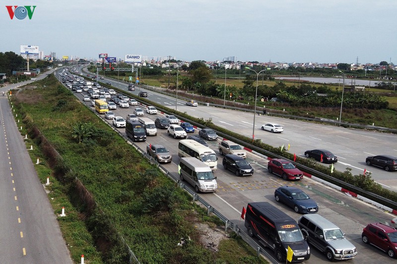 nguoi dan un un tro lai sau ky nghi tet, cua ngo thu do un tac dai hinh 7