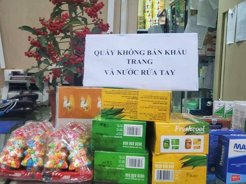 cho thuoc hapulico "khong ban khau trang", cam phong vien chup anh hinh 3