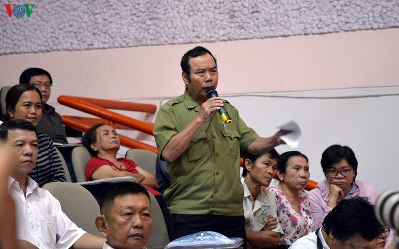 tphcm hoan doi thoai voi nguoi dan thu thiem vi virut covid-19 hinh 1