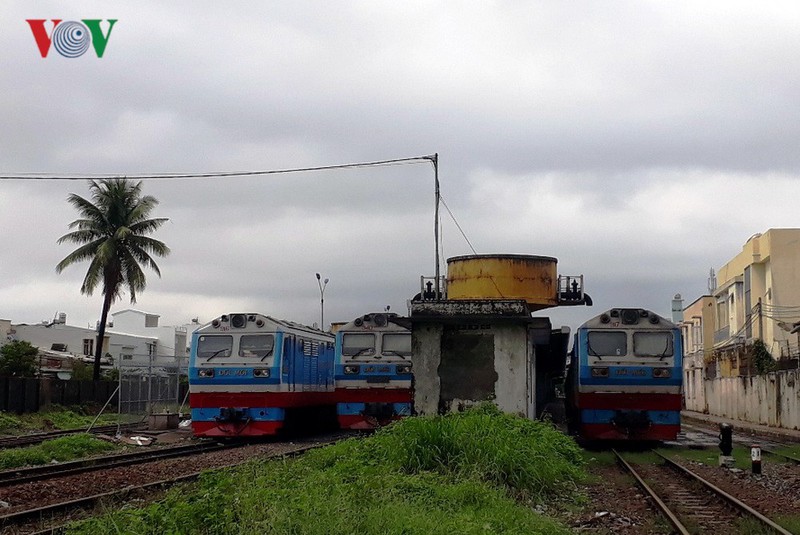 "chay tau trai luat", duong sat truoc nguy co phai dung hoat dong? hinh 6