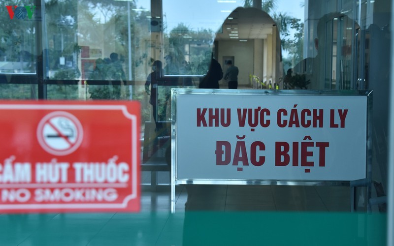 1 chuyen bay tu anh ve co khach nghi mac covid-19, tat ca phai cach ly hinh 2