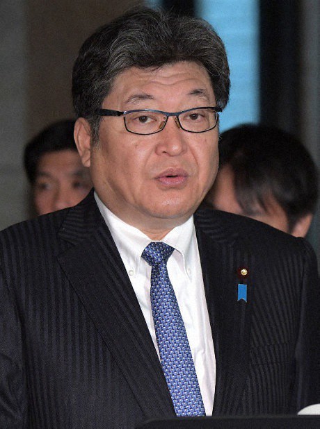 nhat ban xem xet viec mo cua truong hoc tro lai hinh 1
