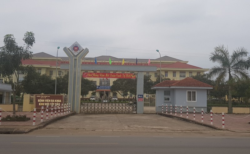 tu bv bach mai ve, mot phu nu o nghe an sot, ho, dau hong phai nhap vien hinh 1