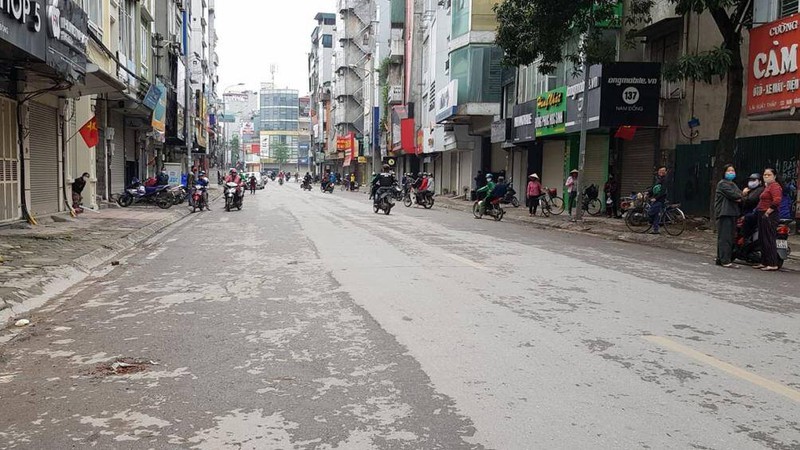 giai tan diem phat hang mien phi tai nam dong (ha noi) vi qua dong nguoi hinh 2