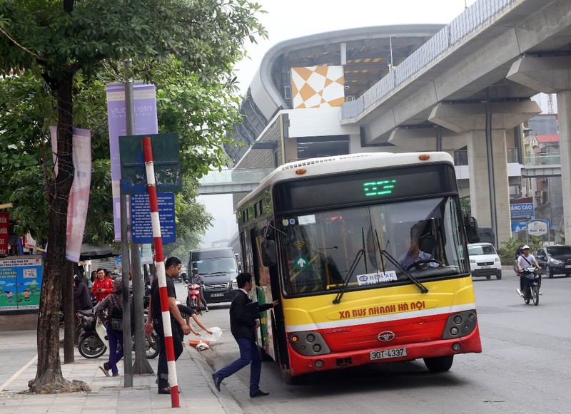 hiep hoi van tai ha noi kien nghi cho xe buyt, taxi som hoat dong tro lai hinh 1