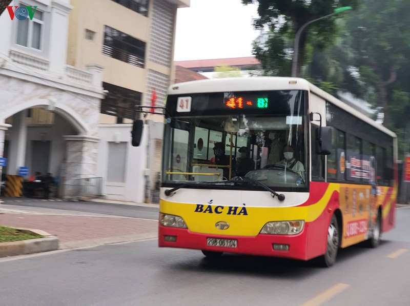 lai xe taxi, xe om cong nghe khau trang kin mit "xuong duong" sau cach ly hinh 17