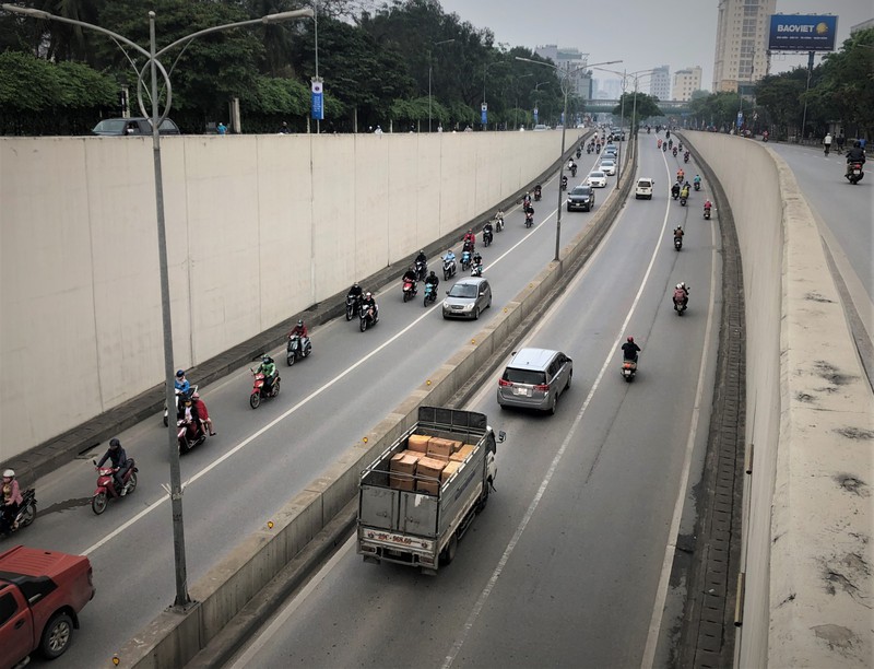 lai xe taxi, xe om cong nghe khau trang kin mit "xuong duong" sau cach ly hinh 18