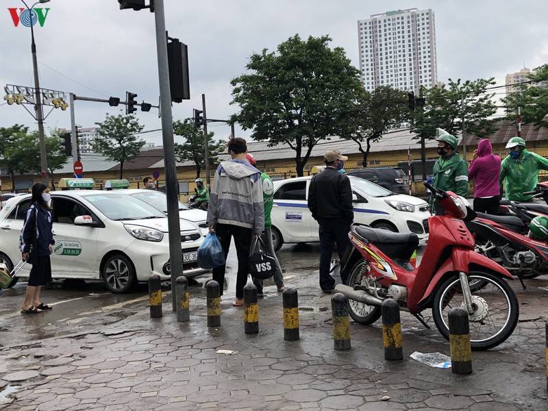 lai xe taxi, xe om cong nghe khau trang kin mit "xuong duong" sau cach ly hinh 8