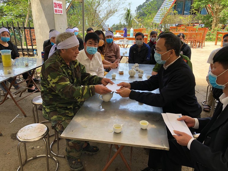vu xe lao xuong vuc o tam dao: nguoi song sot dang cap cuu o viet duc  ​ hinh 2