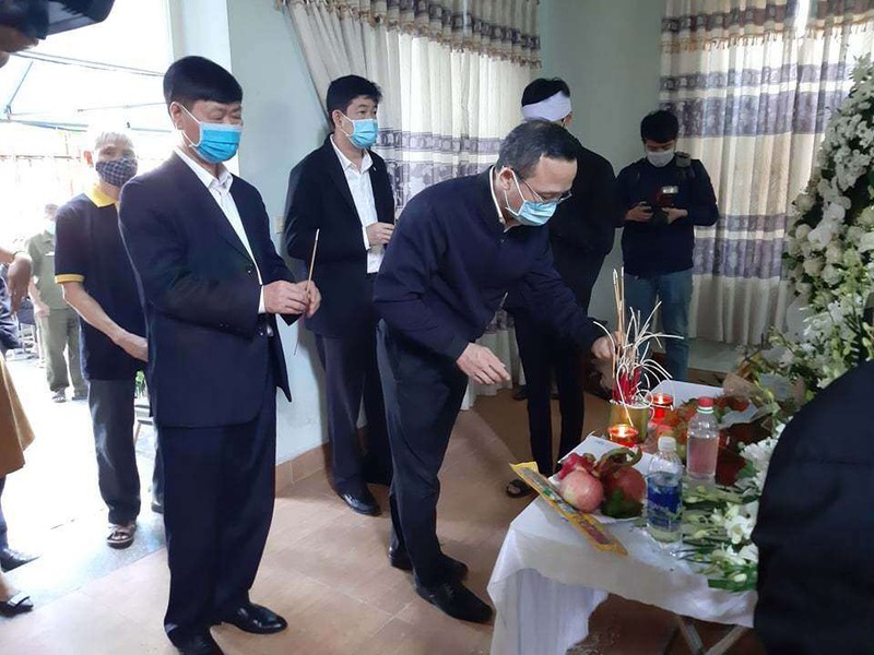 vu xe lao xuong vuc o tam dao: nguoi song sot dang cap cuu o viet duc  ​ hinh 1