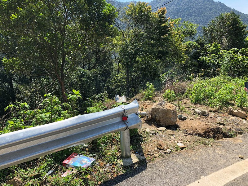 vu xe lao xuong vuc o tam dao: nguoi song sot dang cap cuu o viet duc  ​ hinh 9