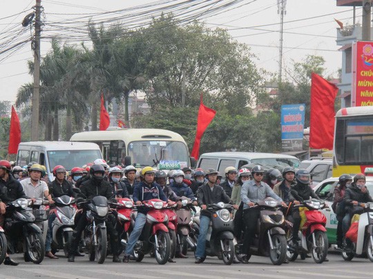 vi sao bo gtvt de xuat bat buoc xe may bat den vao ban ngay? hinh 4