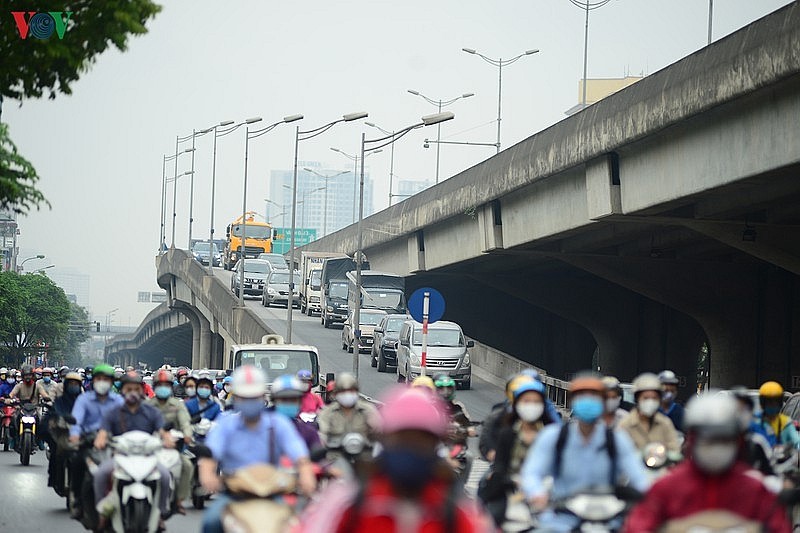 hoc sinh di hoc tro lai, moi nga duong o ha noi xe chat nhu nem coi hinh 4