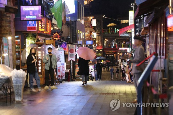so nguoi nhiem covid-19 tai hop dem seoul, han quoc tang vot hinh 2