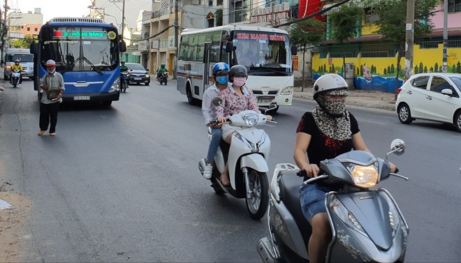 de xuat xe may bat den ca ban ngay: can thiet hay "thua giay ve voi"? hinh 4