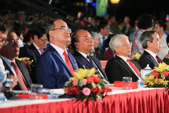 lanh dao dang, nha nuoc du cau truyen hinh ky niem ngay sinh cua bac hinh 1
