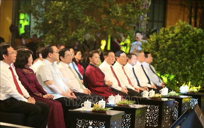lanh dao dang, nha nuoc du cau truyen hinh ky niem ngay sinh cua bac hinh 2