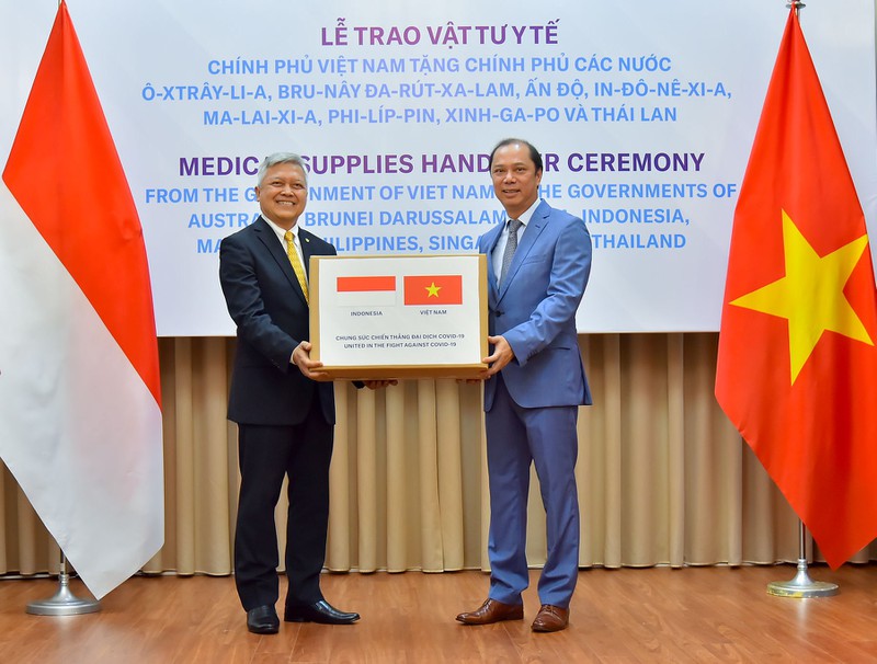 viet nam ho tro trang thiet bi y te cho 8 nuoc dang bi dich covid-19 hinh 4