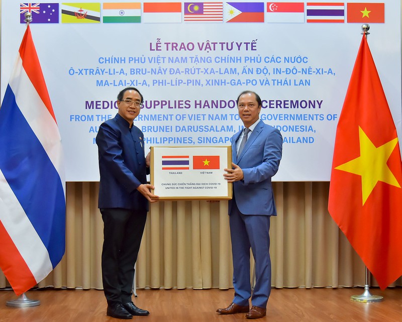 viet nam ho tro trang thiet bi y te cho 8 nuoc dang bi dich covid-19 hinh 7