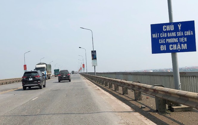 cau thang long se co can tu dong, phat nguoi xe qua tai hinh 1