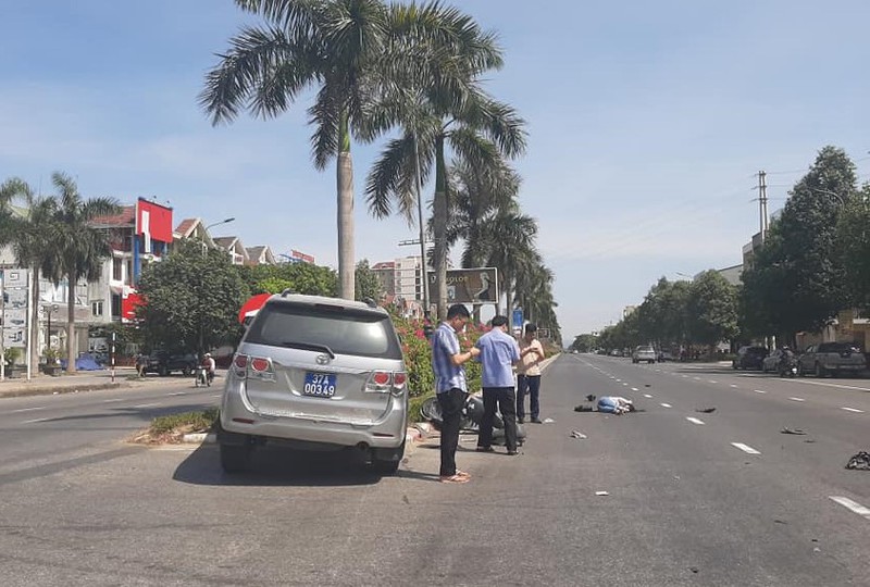 xe cua uy ban kiem tra tinh uy nghe an dam vang co gai di xe dap dien hinh 1