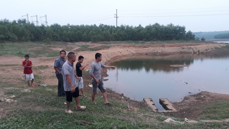 ​nhay xuong ho cuu chau nho 2 tuoi, 2 hoc sinh gia lai tu vong  hinh 1