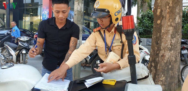 xe khach "rua bo" dai nao truoc ben xe my dinh hinh 3