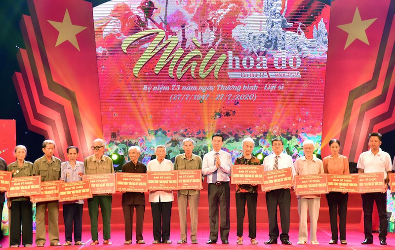 lang dong chuong trinh nghe thuat "mau hoa do" lan thu 13 hinh 4