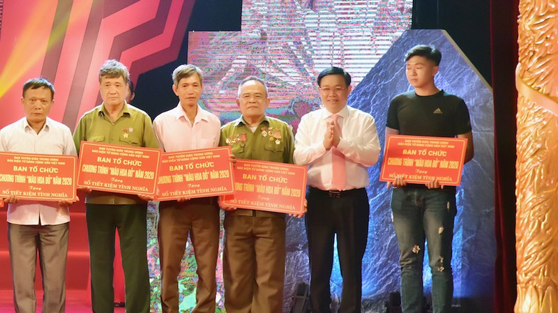 lang dong chuong trinh nghe thuat "mau hoa do" lan thu 13 hinh 6